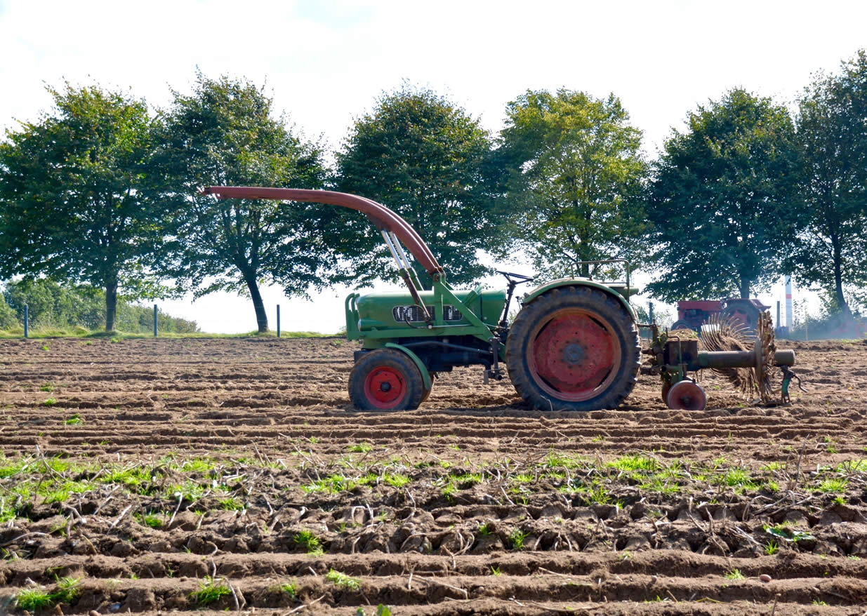 Maquinaria agrícola en faena